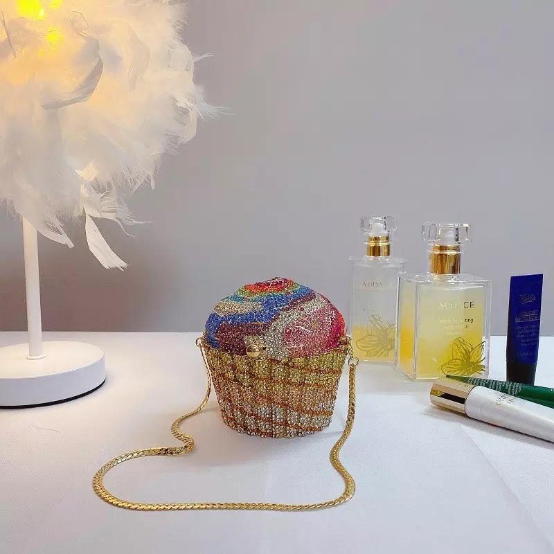 Luxury Crystal Diamond Cake Clutch Bag