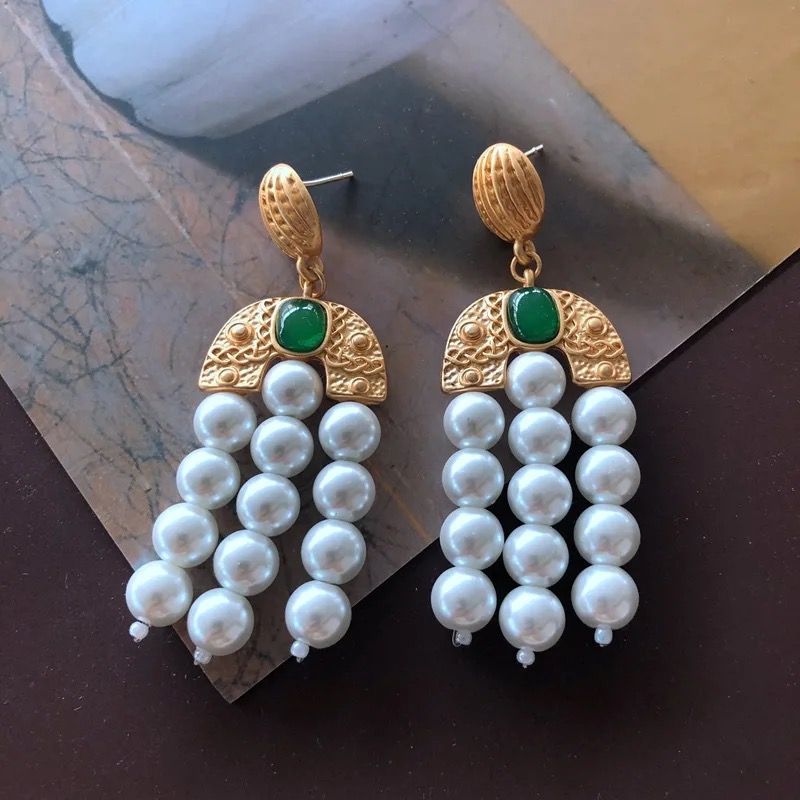 Vintage Courtly Multilayer White Beaded Necklace And Earring Set