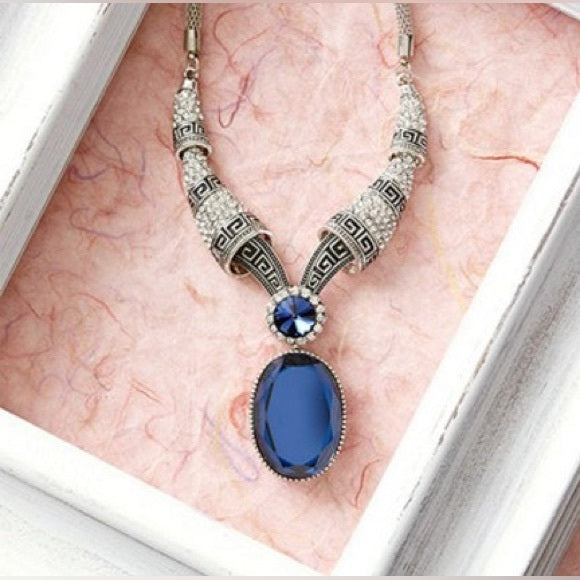 The Glowing Royal Sapphire Vintage Necklace