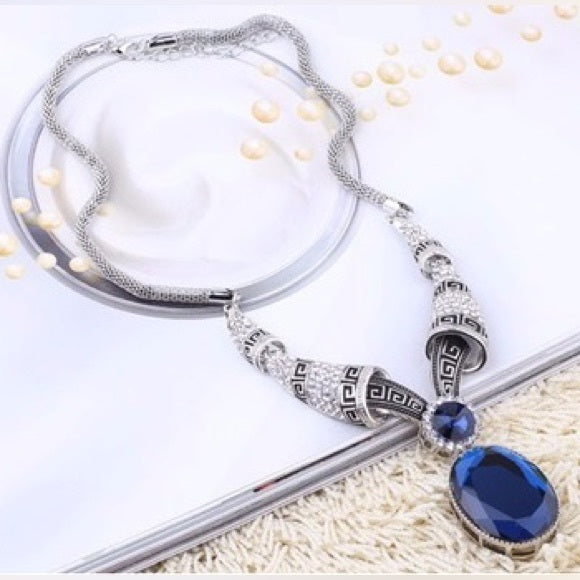 The Glowing Royal Sapphire Vintage Necklace