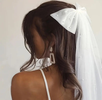 Elegant White Tulle Bow Bridal Veil with Faux Pearls