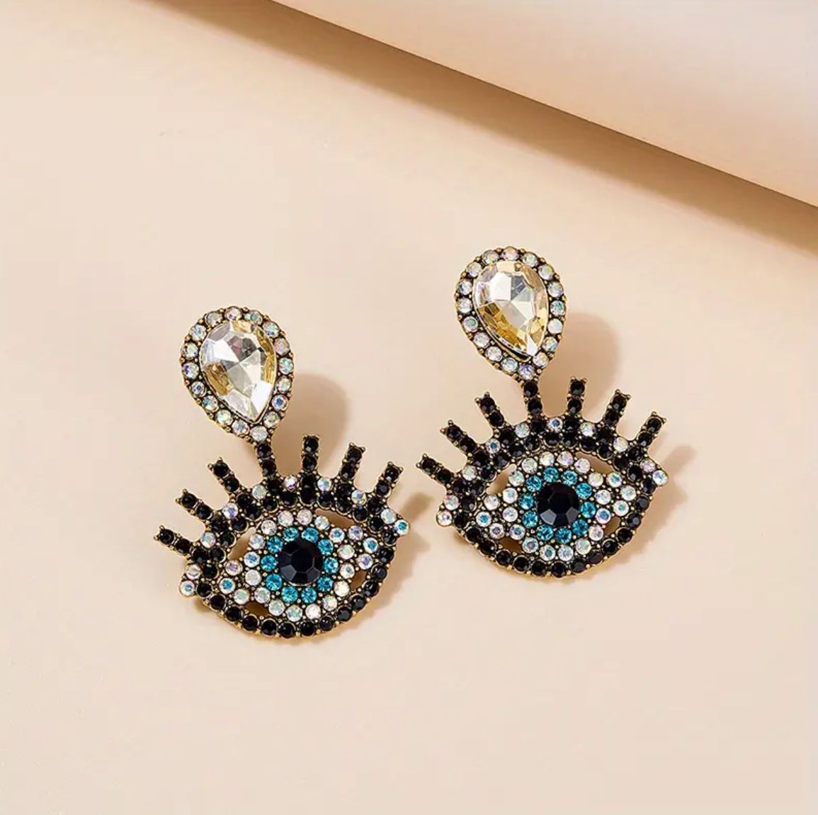 Eye Pattern Rhinestone Earrings